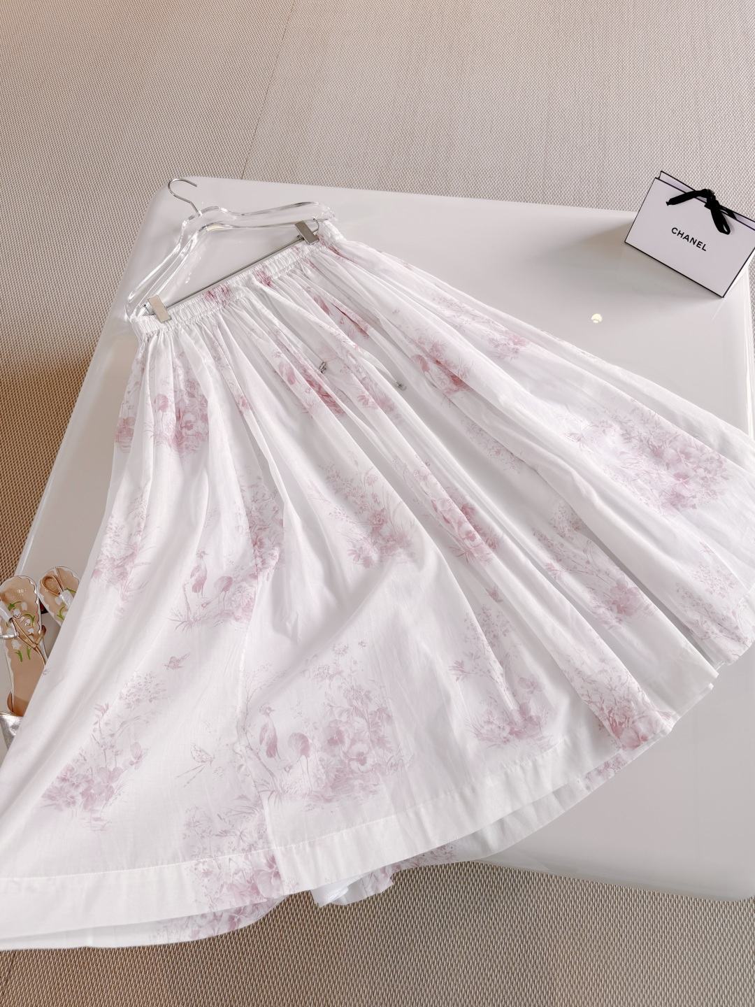 NO:835032,Skirt details: elastic pleats at the waist. Pair with tops from the same series. Gentle temperament, skirts,19860909半身裙细节 腰部弹力褶裥 搭配同系列上衣 温柔气质,,skirts,,Women's clothing