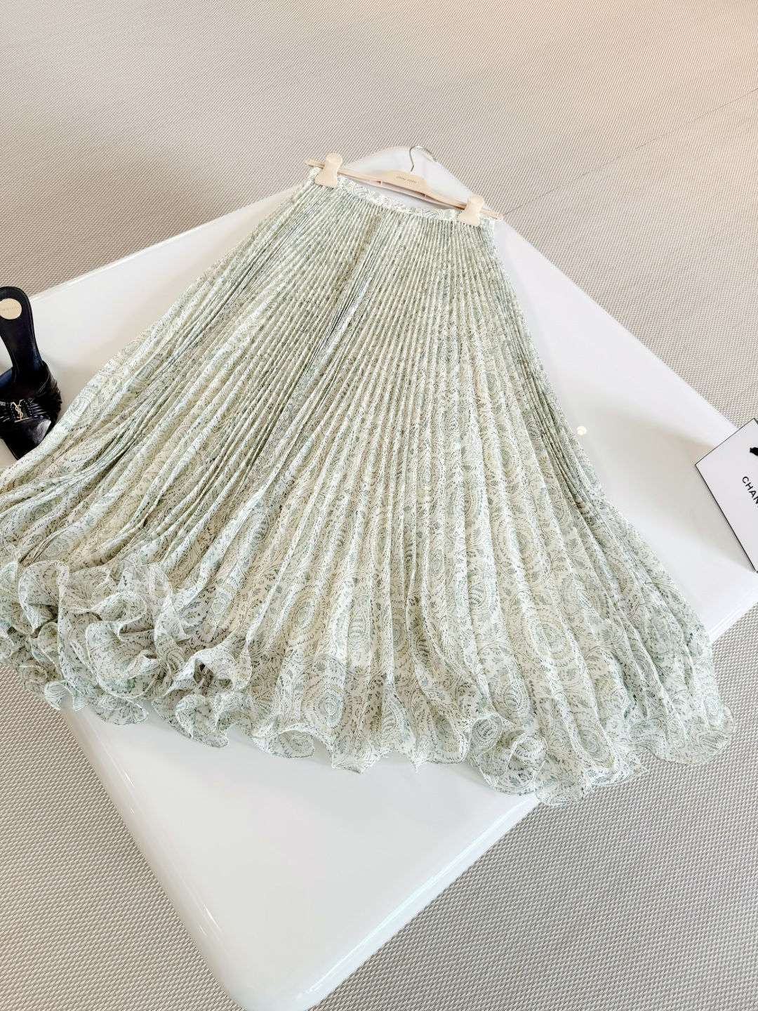 NO:836344,Details of the skirt. Three-dimensional fungus lace skirt shape. The material is soft and full of romance and yearning. Designed for dreams and reverie,,skirts,19860909半裙细节 立体木耳花边裙摆造型 材质柔美满载浪漫与向往 专为梦境与遐想而生,,skirts,,Women's clothing