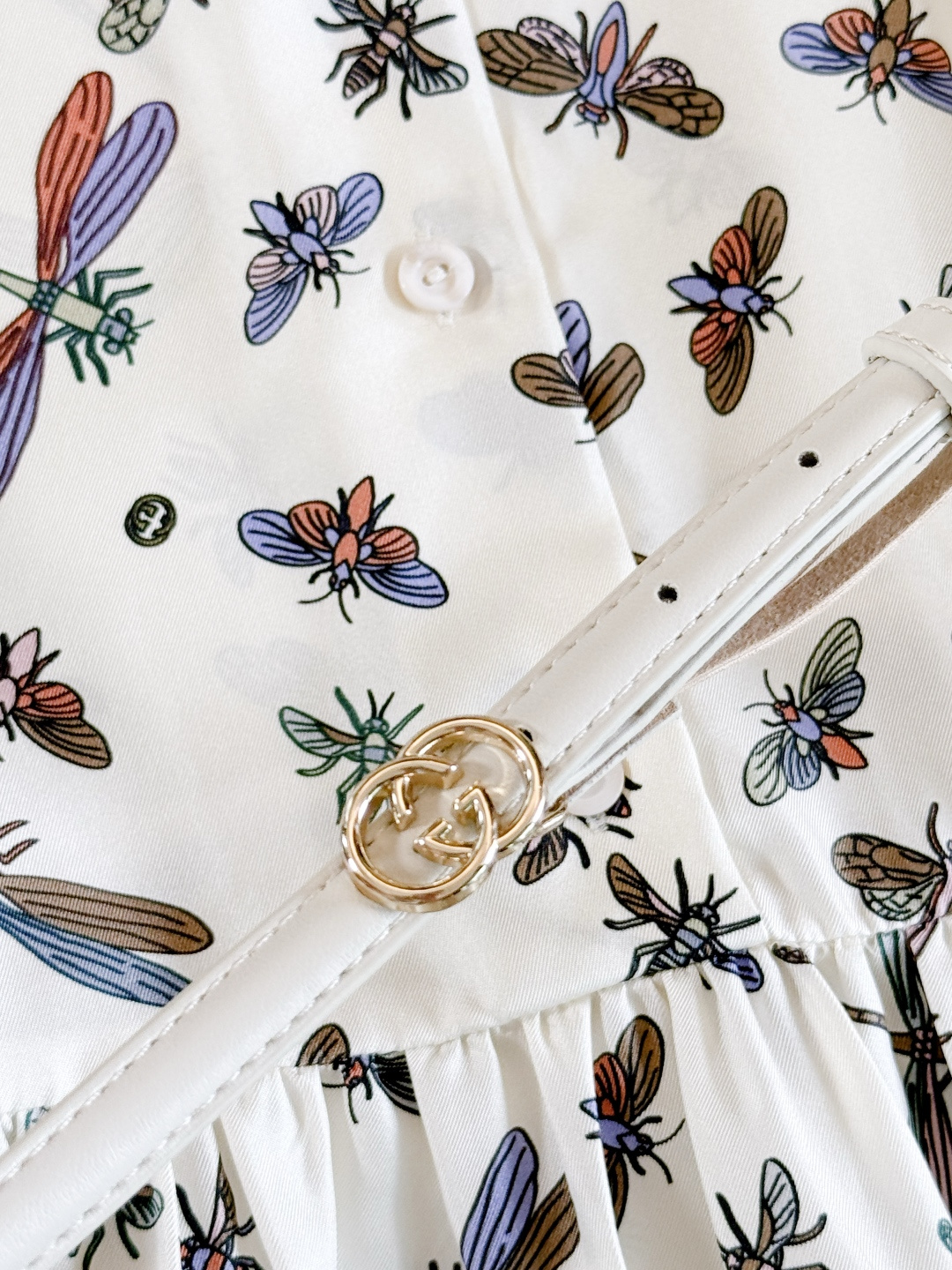 NO:838372,GG hardware buckle, engraved button, white twill mulberry silk all-over animal and plant print,,19860909GG五金扣 刻字纽扣 白色斜纹桑蚕丝通体动植物印花,,,Women's clothing