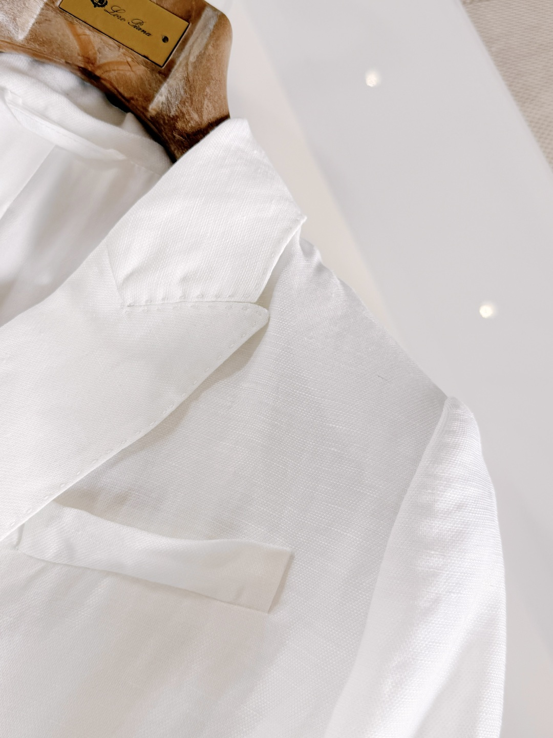 NO:839695,Elegant style and feminine taste, three-quarter sleeves with double-breasted decoration, topstitching style, real silk lining,19860909优雅风格和柔美品味 七分袖双排扣装饰 明线描绘造型 内里真丝,,real silk,,Women's clothing
