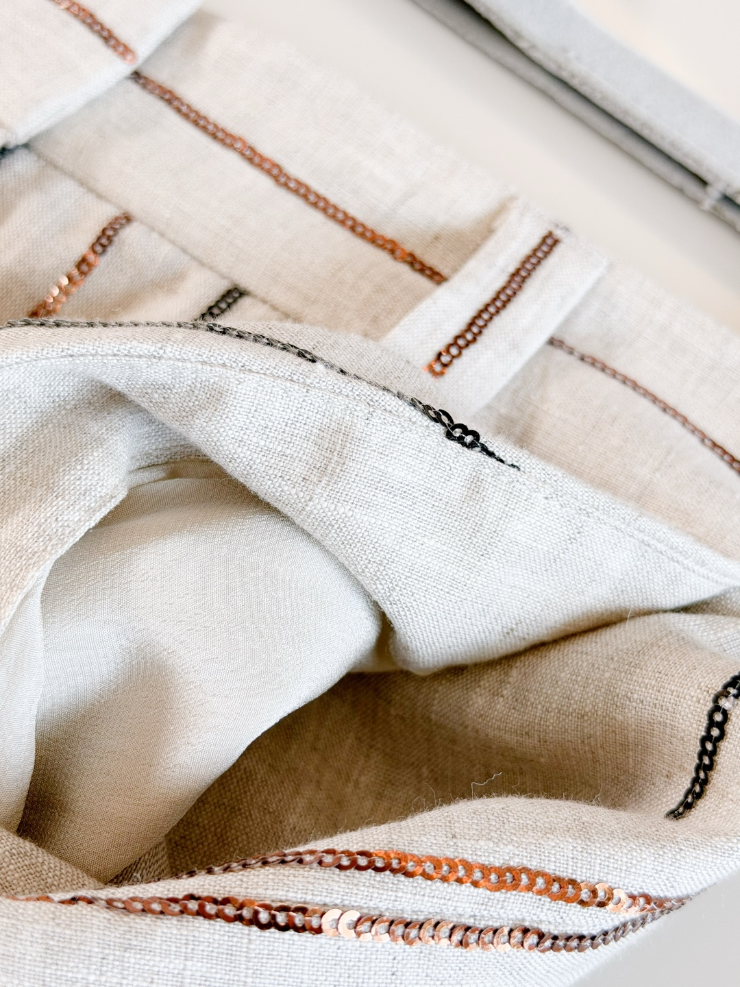 NO:874831,Shorts Details: Linen blend, soft and breathable pleated silhouette, mulberry silk lining, close to skin, breathable and comfortable,,shorts,19860909短裤 细节 亚麻混纺 柔软透气褶裥廓形 内里桑蚕丝 贴合皮肤 透爽舒适,,shorts,,Women's clothing