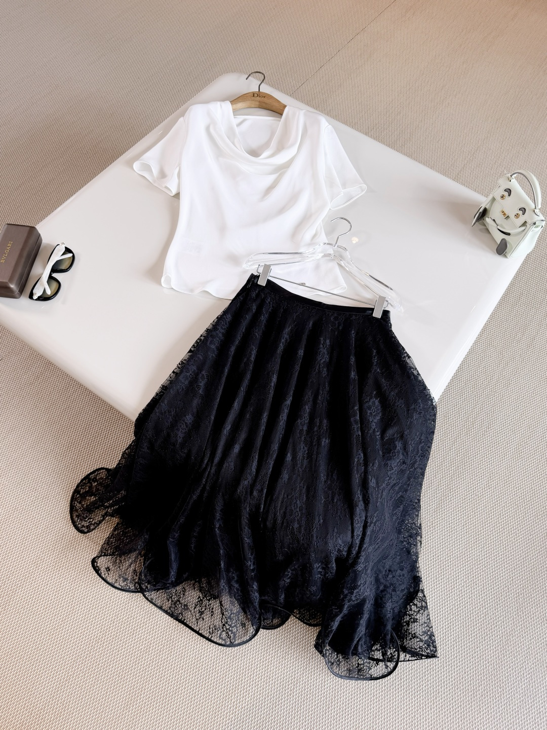 NO:891625,DIO 26W black lace three-dimensional lace mesh skirt. It is made of light mesh and exquisite lace jacquard. The high waist design is comfortable and slim and flexible. The skirt is elegant and flexible. The length is moderate. The inner silk is skin-friendly and graceful. Suitable for various occasions, dior, skirts, real silk,19860909DIO 26W 黑色蕾丝立体花边网纱半身裙 采用轻盈网纱精致蕾丝提花 高腰设计舒适又显瘦灵动,裙摆飘逸灵动长度适中 内里真丝亲肤曼妙 适合多种场合搭配,,dior,skirts,real silk,,Women's clothing