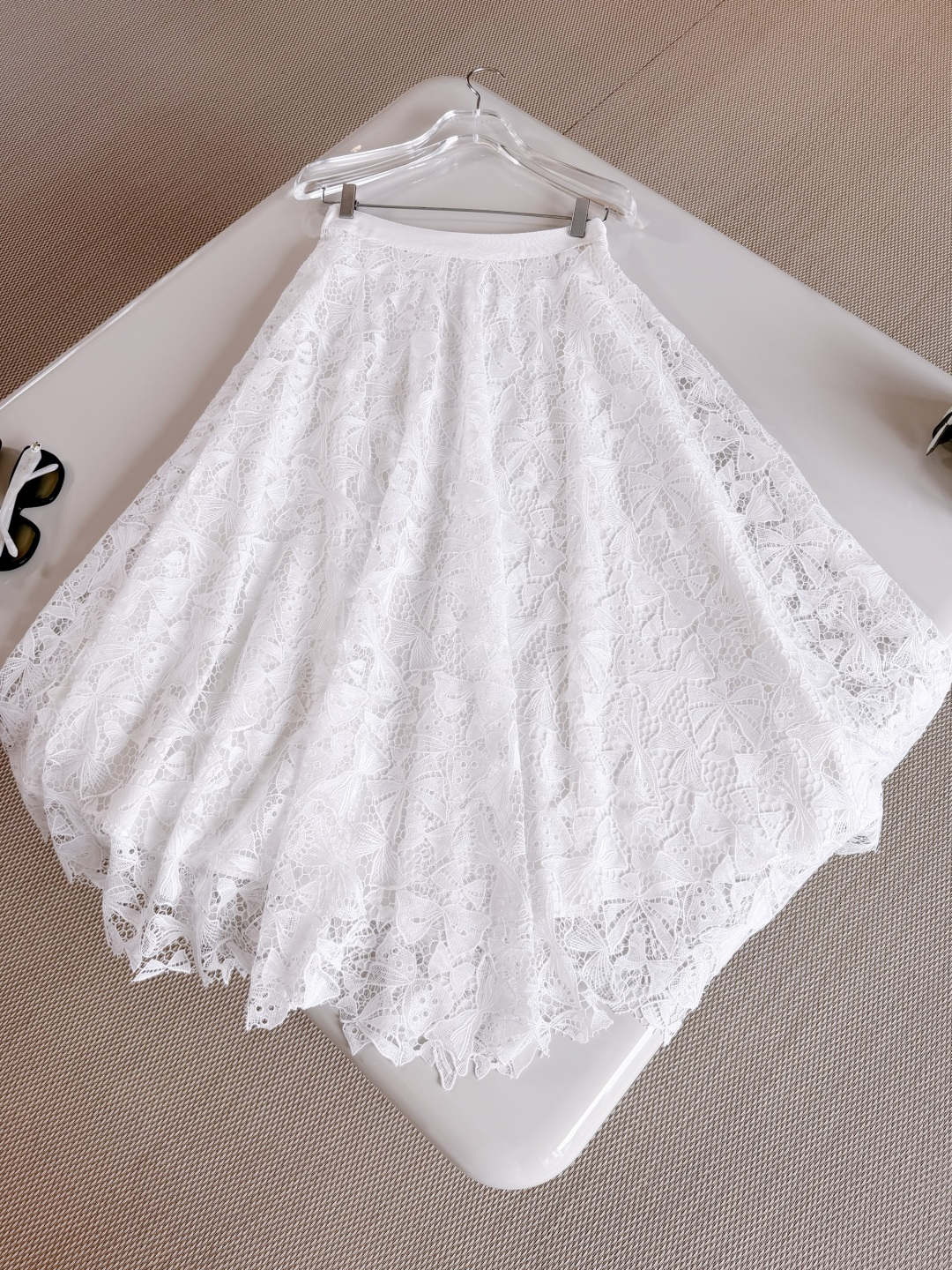 NO:891948,Details Side zip closure Removable tonal lining Can be worn with the matching shirt for a refined iviera look, shirts,19860909细节 侧面拉链开合 可拆卸的同色调里料 可与配套的衬衫搭配打造精致的iviera造型,,shirts,,Women's clothing