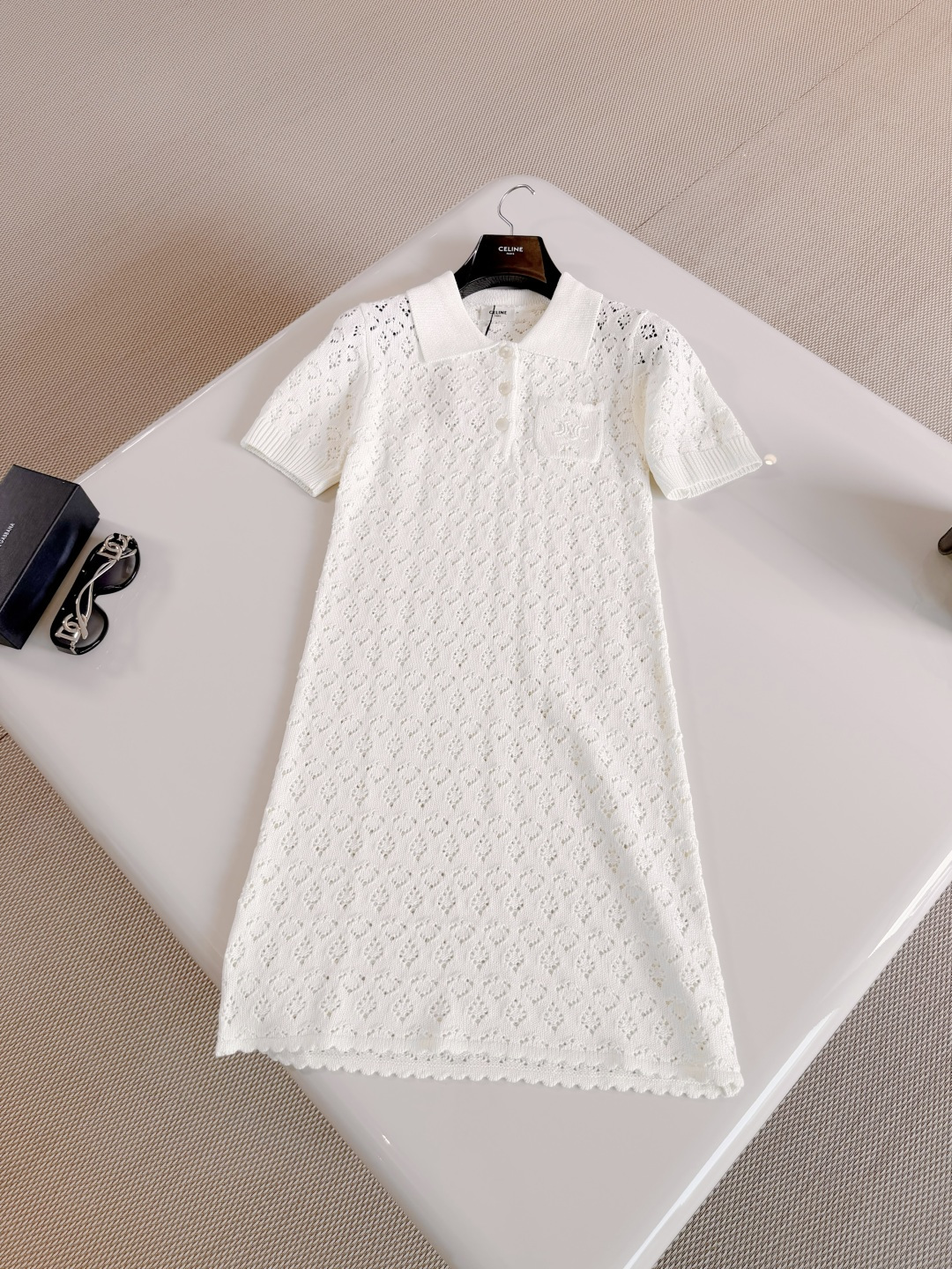 NO:899986,CEL 26S Arc de Triomphe embroidered hollow pattern stretch rib dress Hollow knitted Polo dress Milky white tone + exquisite hollow pattern Polo collar + short sleeve design, elegant and casual The chest pocket is embellished with Arc de Triomphe embroidery, practical and exquisite, full of French lazy atmosphere, top quality sale, skirts, T-shirt,19860909CEL 26S 凯旋门刺绣镂空花纹弹力罗纹连衣裙 镂空针织Polo连衣裙 奶白色调+精致镂空花纹 Polo领+短袖设计,优雅又随性 胸前口袋点缀凯旋门刺绣实用又精致 法式慵懒氛围感十足 顶级品质发售,,skirts,T-shirt,,Women's clothing