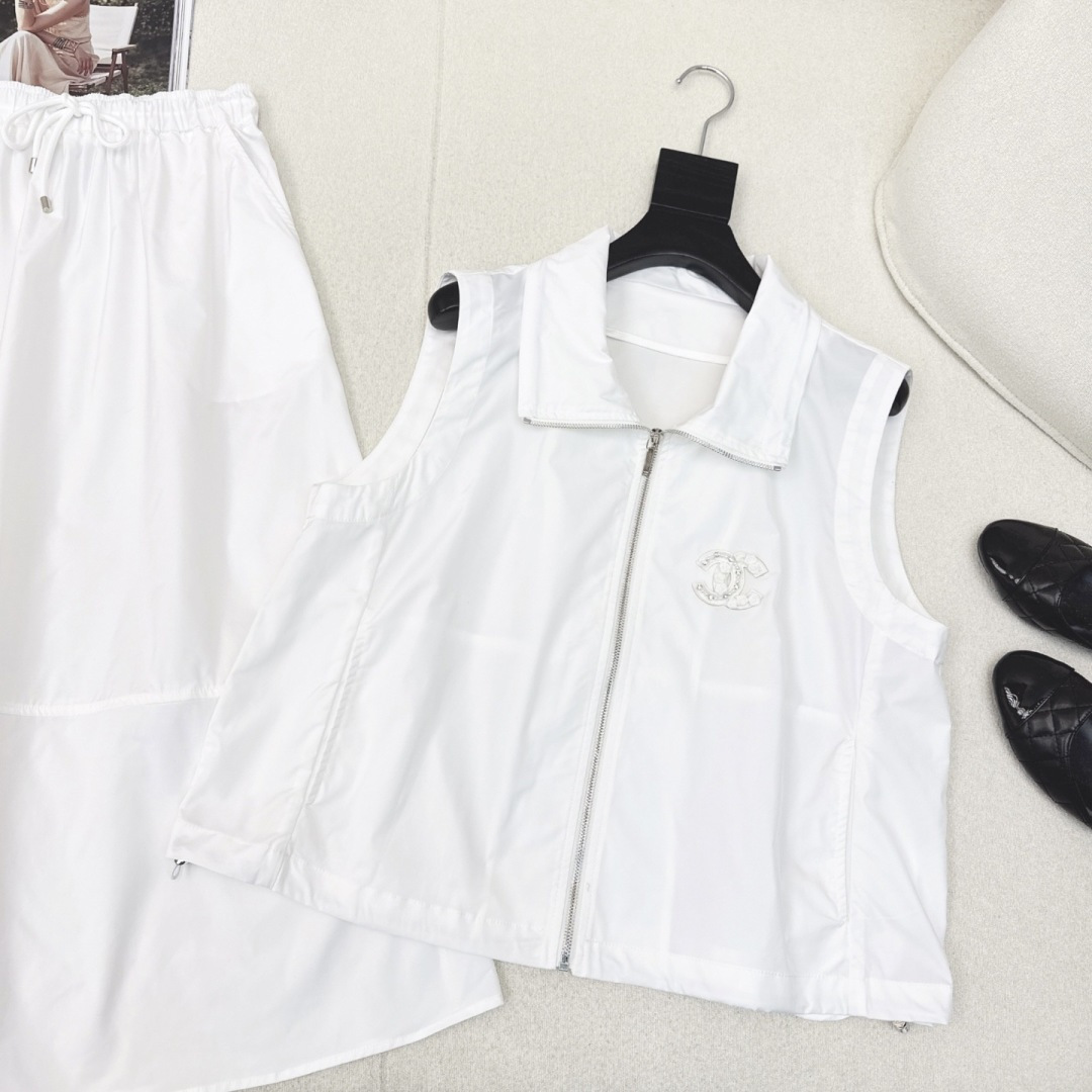 特价🉐️一套❗️现货齐码❗️不退不换❗️C家 25Ss————春夏最新款运动少女风尼龙套装💙 马甲外套+