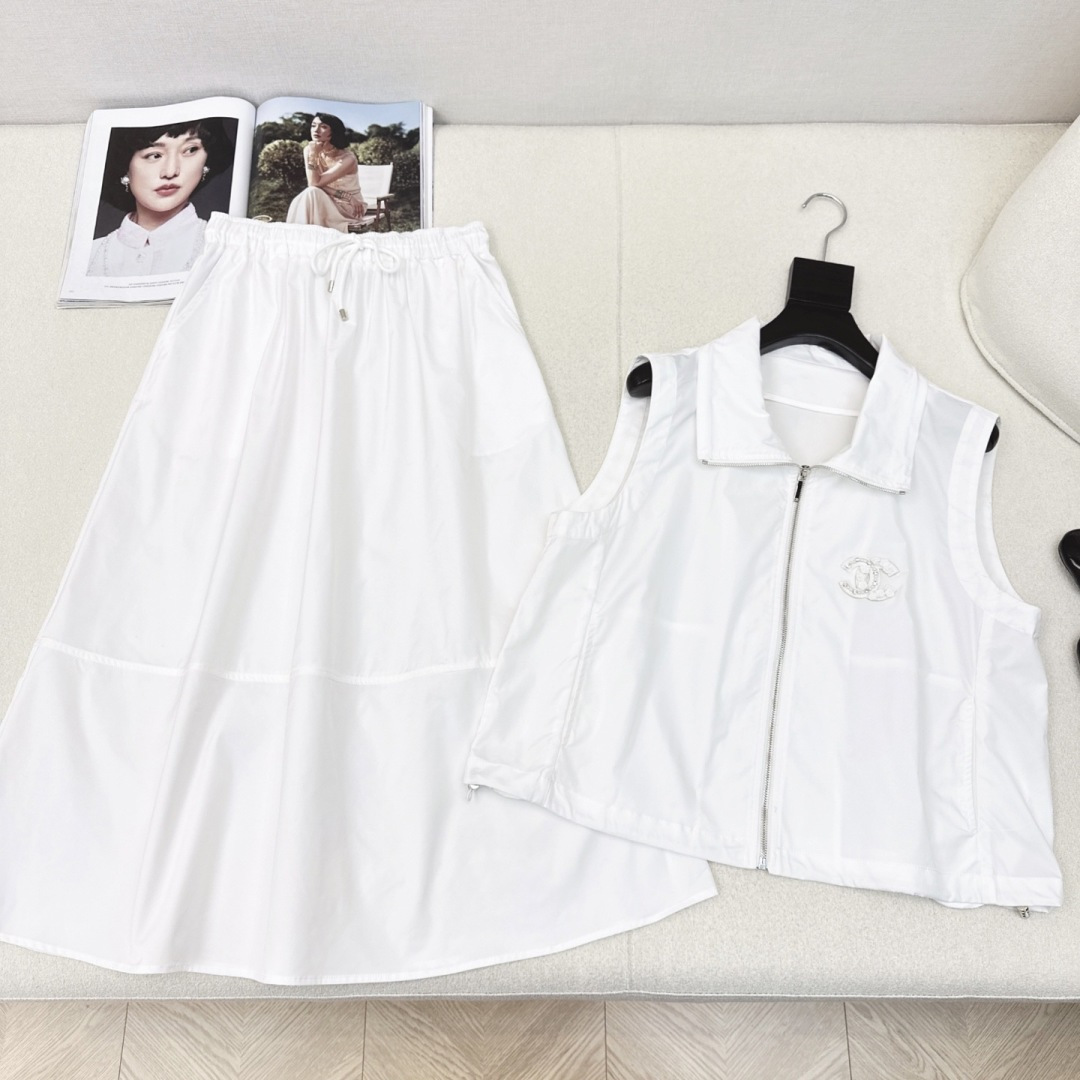 特价🉐️一套❗️现货齐码❗️不退不换❗️C家 25Ss————春夏最新款运动少女风尼龙套装💙 马甲外套+