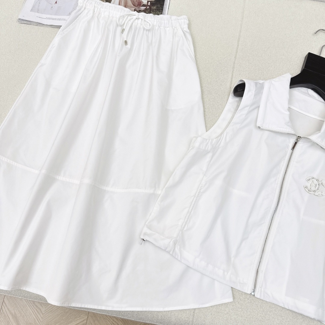 特价🉐️一套❗️现货齐码❗️不退不换❗️C家 25Ss————春夏最新款运动少女风尼龙套装💙 马甲外套+