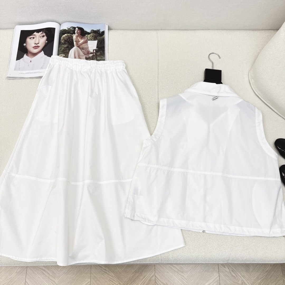 特价🉐️一套❗️现货齐码❗️不退不换❗️C家 25Ss————春夏最新款运动少女风尼龙套装💙 马甲外套+