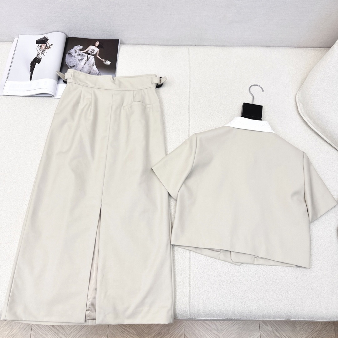 特价🉐️ 一套❗️齐码现货❗️不退不换❗️lp🆕 25Ss————春夏最新款假两件设计感套装 🤍撞色翻领