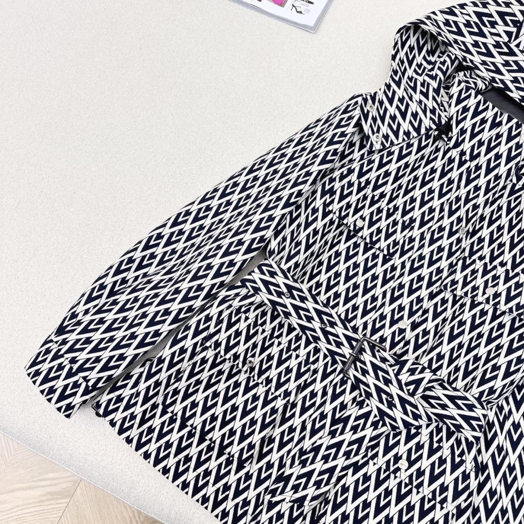 “VLTN 25Ss Women’s Suit: Stylish Hat Design, Custom Fabric, Big Pockets” - 图片 5