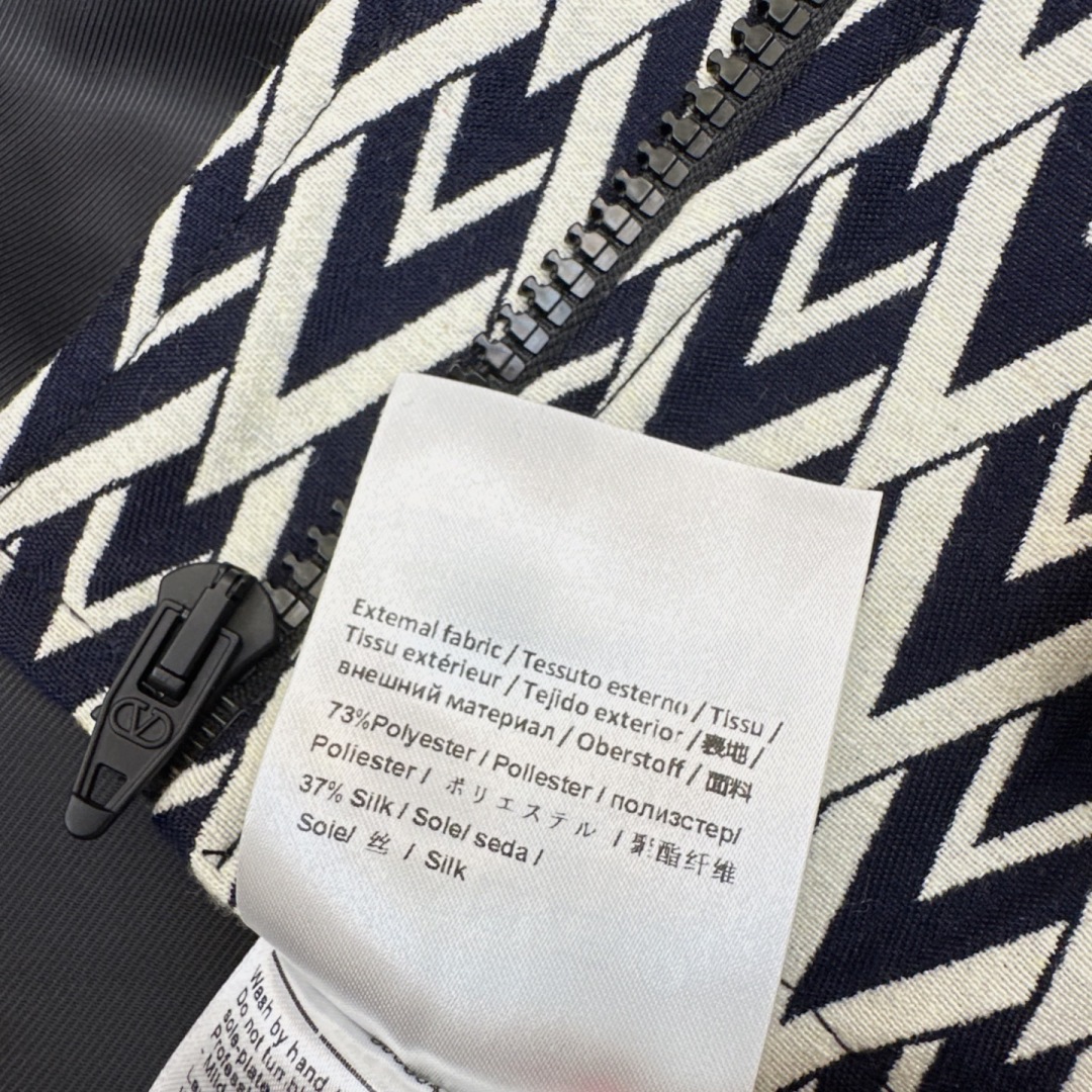 “VLTN 25Ss Women’s Suit: Stylish Hat Design, Custom Fabric, Big Pockets” - 图片 7