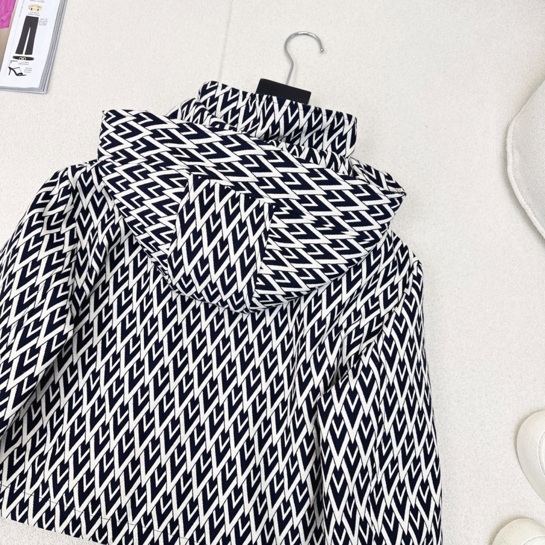 Stylish VLTN 25Ss Women’s Suit with Hat: Autumn/Winter Exclusive Launch - 图片 9