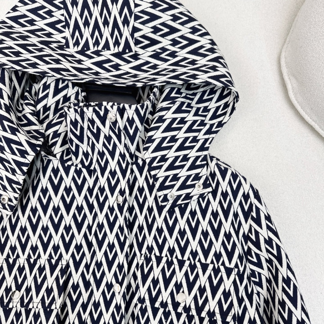 Stylish VLTN 25Ss Women’s Suit with Hat: Autumn/Winter Exclusive Launch - 图片 4