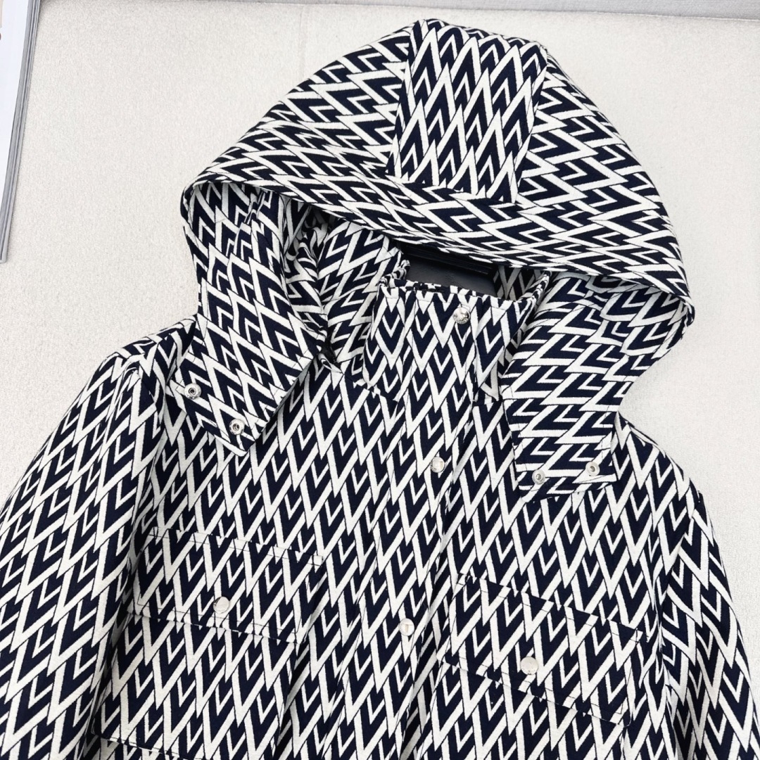 Stylish VLTN 25Ss Women’s Suit with Hat: Autumn/Winter Exclusive Launch - 图片 3