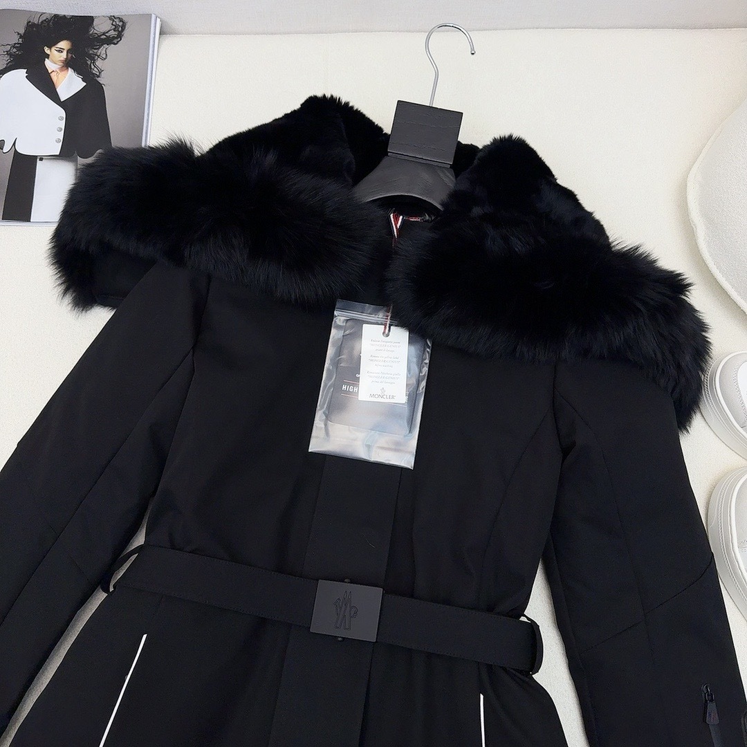 原单品质 MC 25Ss———秋冬最新款经典Celac短款收腰大毛领羽绒滑雪服🤍定制超级无敌 进口芬兰狐