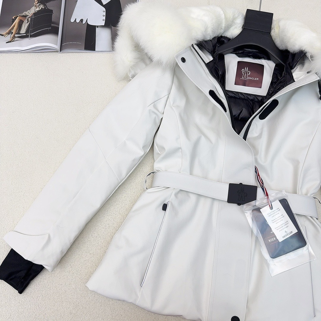 原单品质 MC 25Ss———秋冬最新款经典Celac短款收腰大毛领羽绒滑雪服🤍定制超级无敌 进口芬兰狐