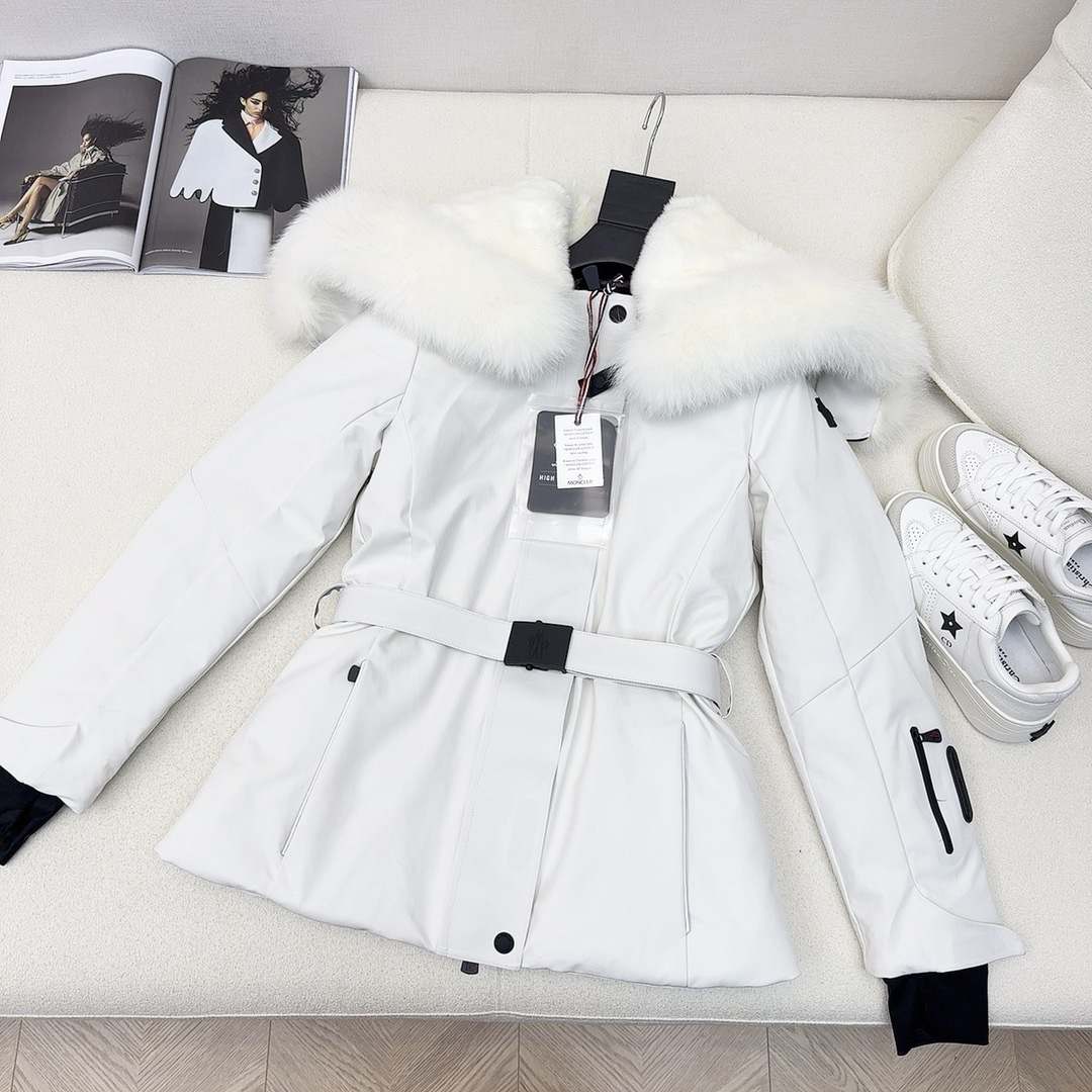 原单品质 MC 25Ss———秋冬最新款经典Celac短款收腰大毛领羽绒滑雪服🤍定制超级无敌 进口芬兰狐