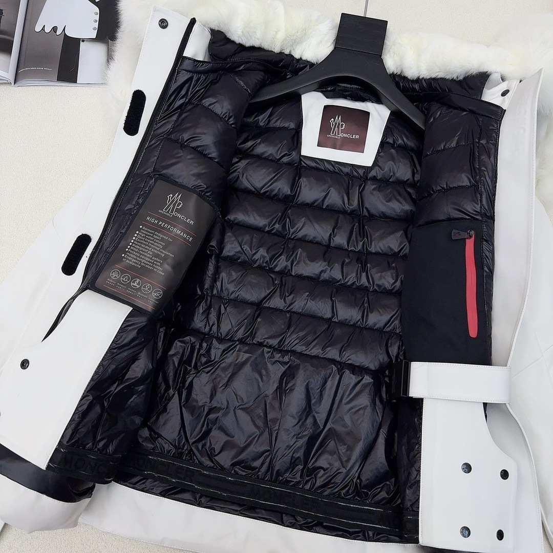 原单品质 MC 25Ss———秋冬最新款经典Celac短款收腰大毛领羽绒滑雪服🤍定制超级无敌 进口芬兰狐