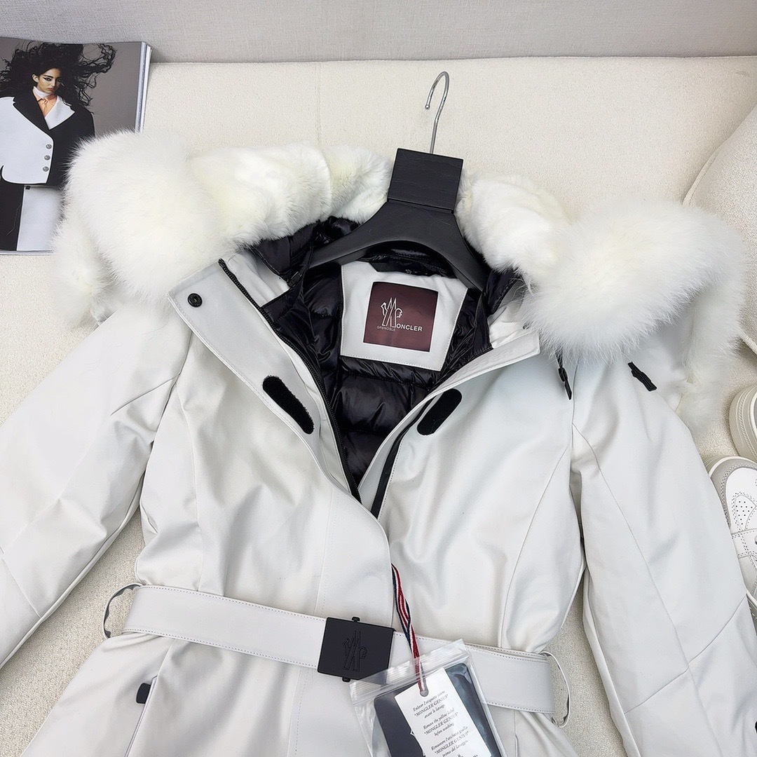 原单品质 MC 25Ss———秋冬最新款经典Celac短款收腰大毛领羽绒滑雪服🤍定制超级无敌 进口芬兰狐