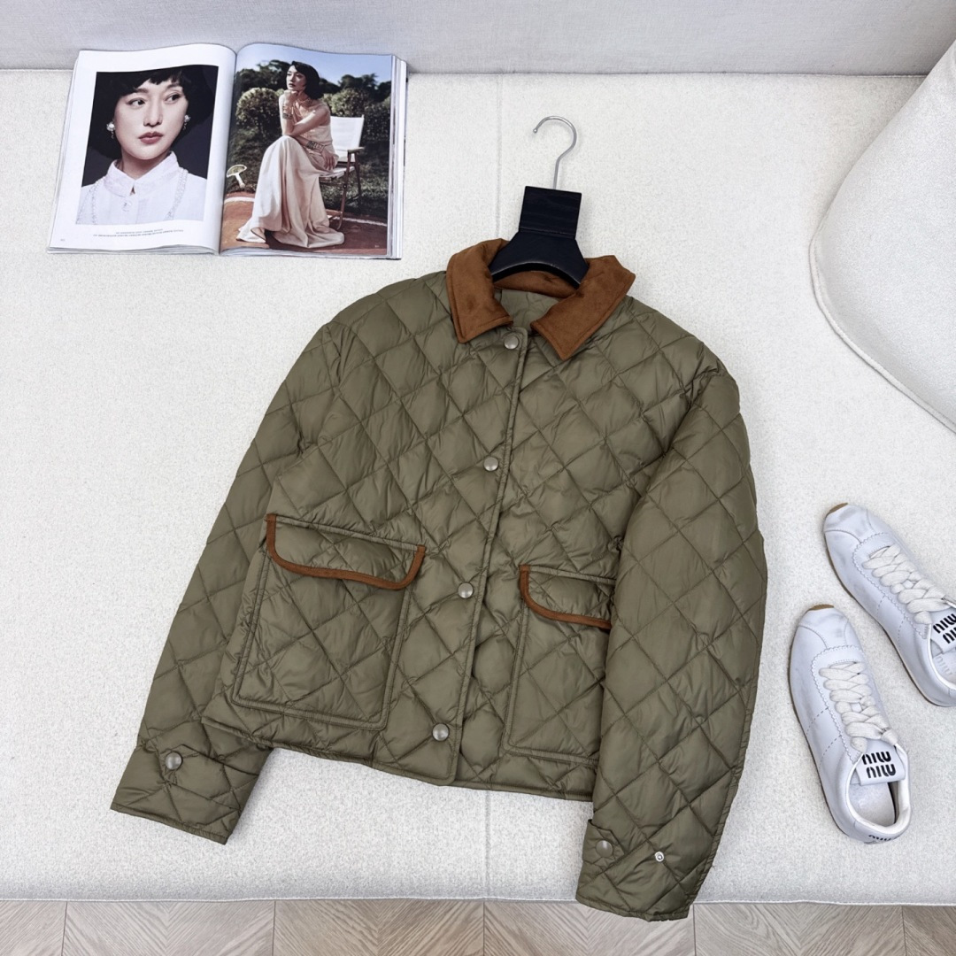 特价🉐️❗️现货齐码❗️不退不换❗️爆单款推荐 Miu 25Ss————秋冬最新款菱形绗缝拼麂皮绒翻领短