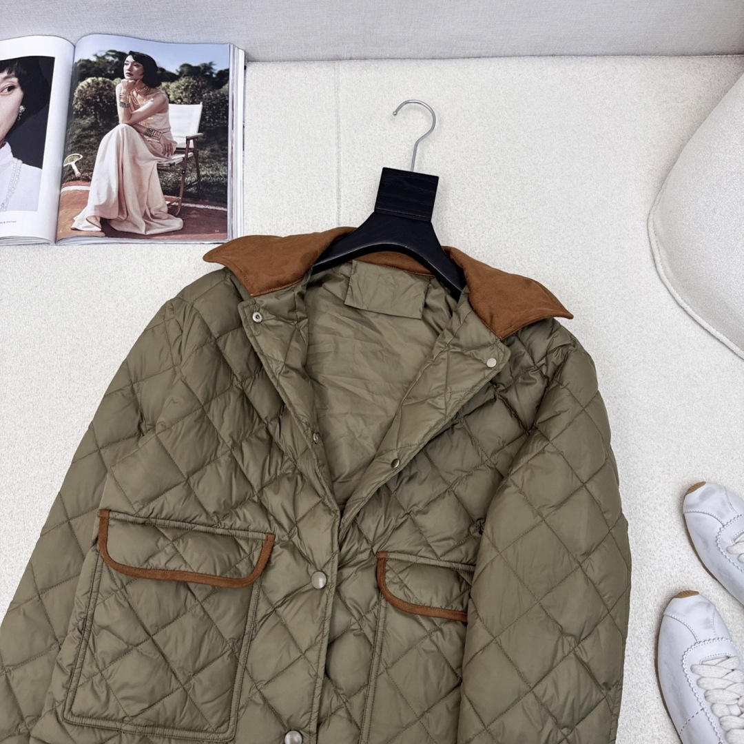 特价🉐️❗️现货齐码❗️不退不换❗️爆单款推荐 Miu 25Ss————秋冬最新款菱形绗缝拼麂皮绒翻领短