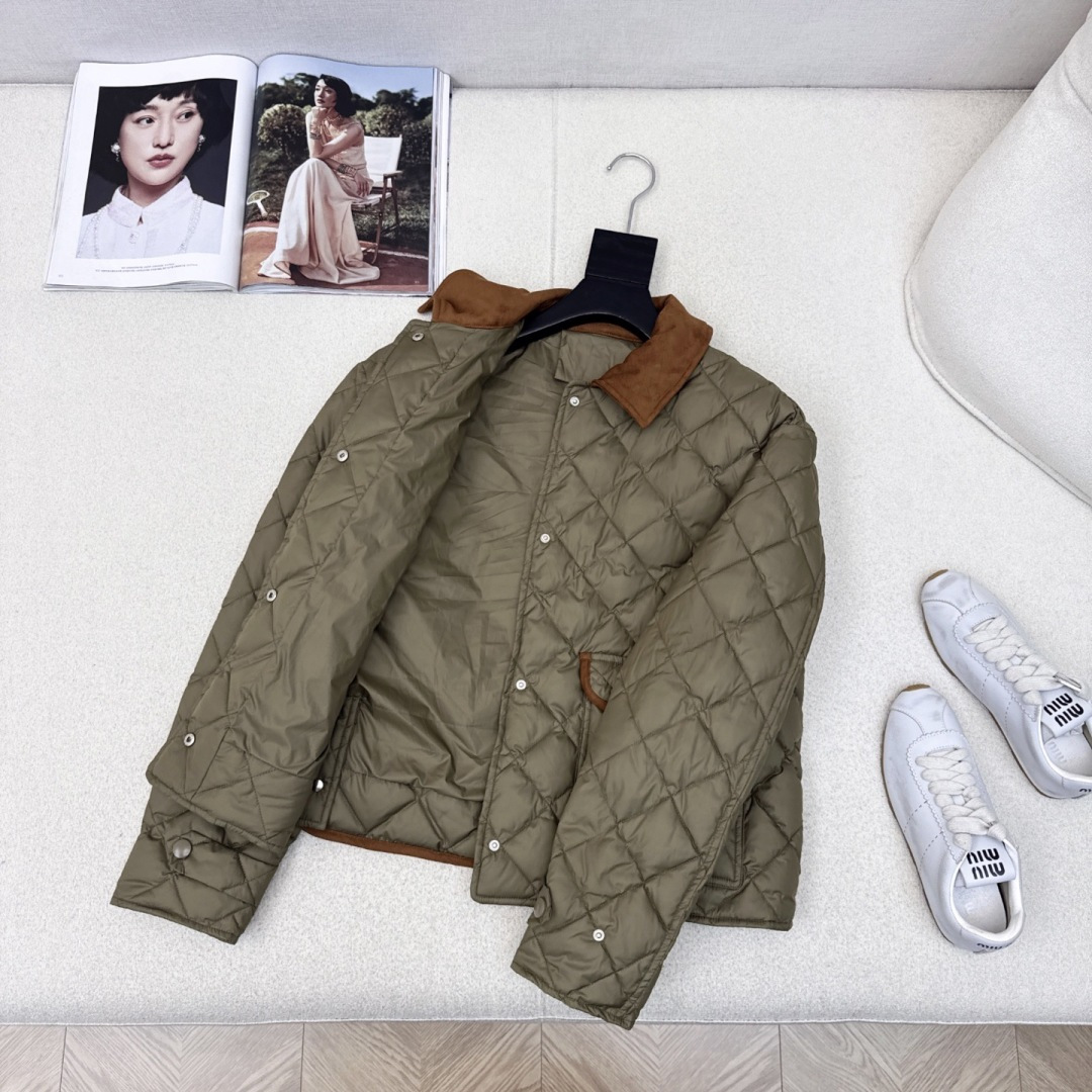 特价🉐️❗️现货齐码❗️不退不换❗️爆单款推荐 Miu 25Ss————秋冬最新款菱形绗缝拼麂皮绒翻领短