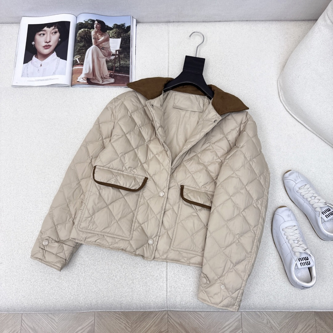 特价🉐️❗️现货齐码❗️不退不换❗️爆单款推荐 Miu 25Ss————秋冬最新款菱形绗缝拼麂皮绒翻领短