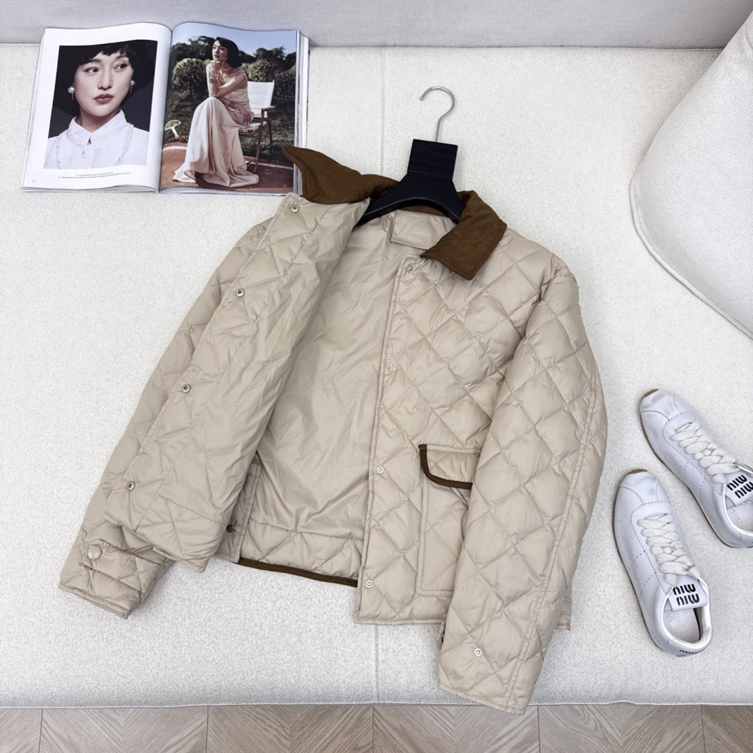 特价🉐️❗️现货齐码❗️不退不换❗️爆单款推荐 Miu 25Ss————秋冬最新款菱形绗缝拼麂皮绒翻领短