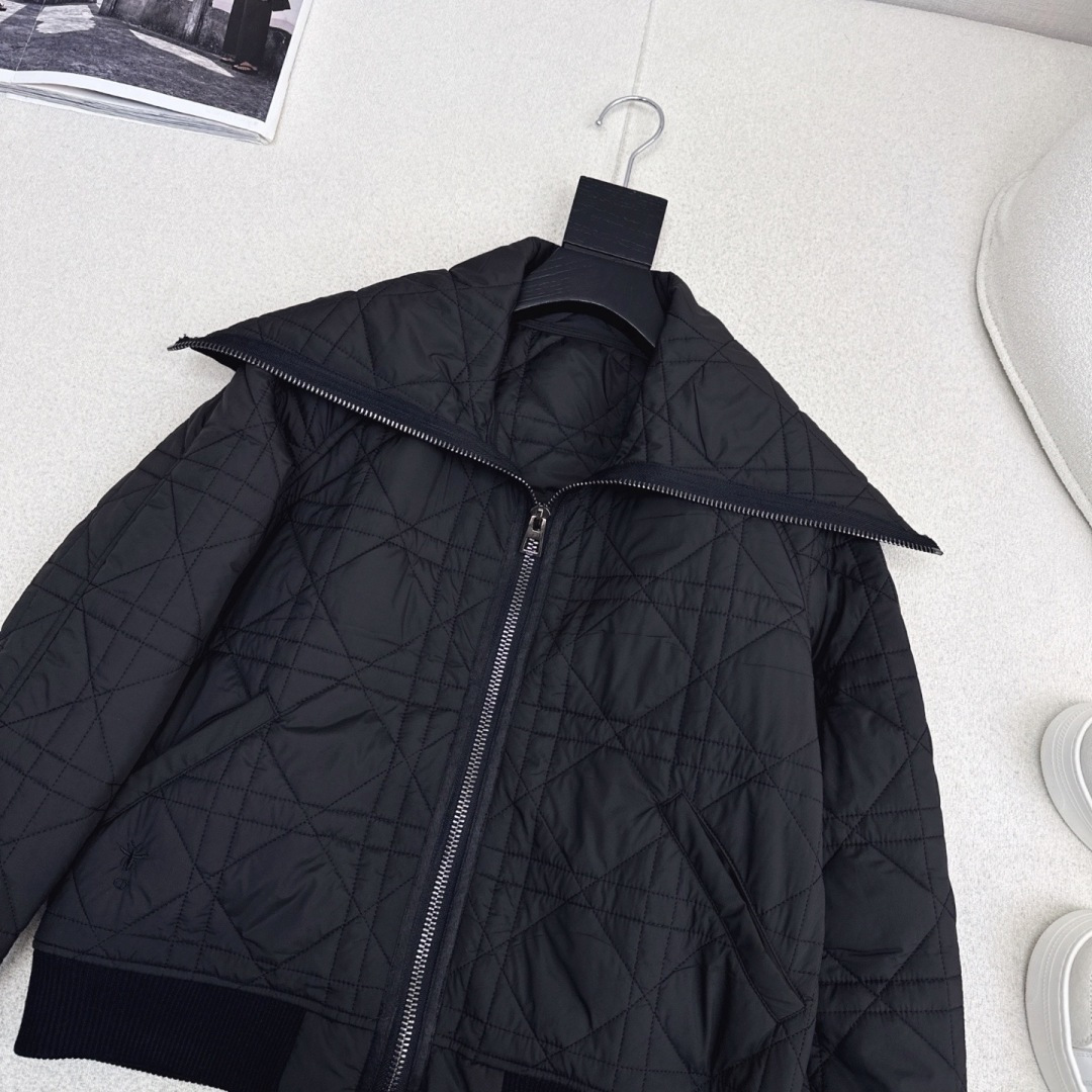 独家款～～CD 25Ss———秋冬最新款海军风小蜜蜂刺绣棉服外套 🖤温暖氛围感 怕冷的宝贝可以入手了 经