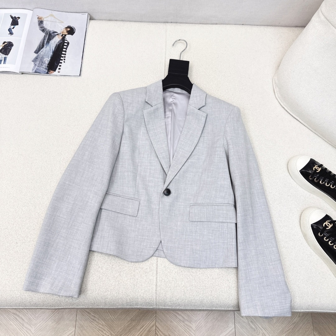 特价🉐️❗️灰色SML❗️不退不换❗️Loe 25Ss———秋冬最新款褶皱logo皮革装饰套装🩶小短款西