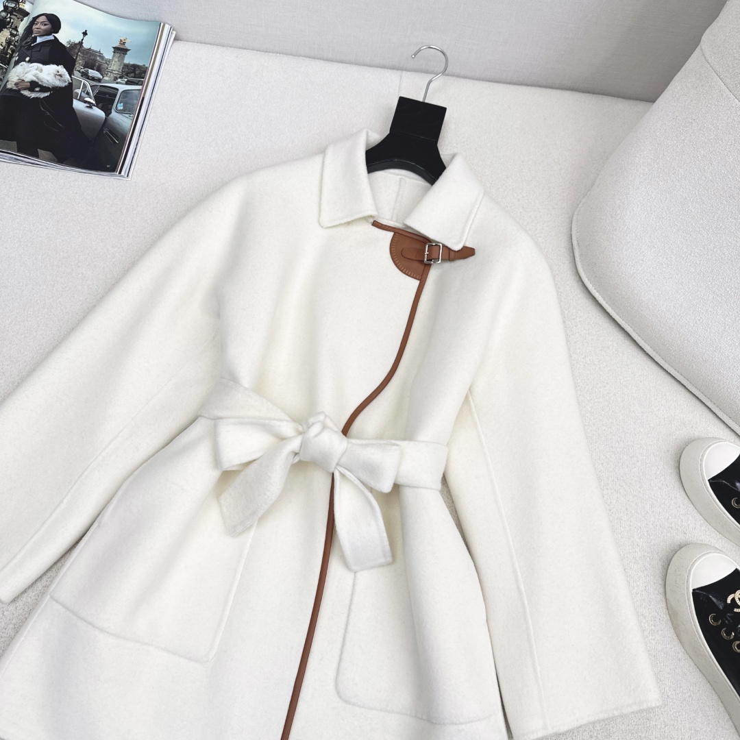 Her 25Ss————秋冬最新款本季必入高智感翻领大衣🖤秋冬新品叠搭神器 纯手工制作双面尼面料 拼接百
