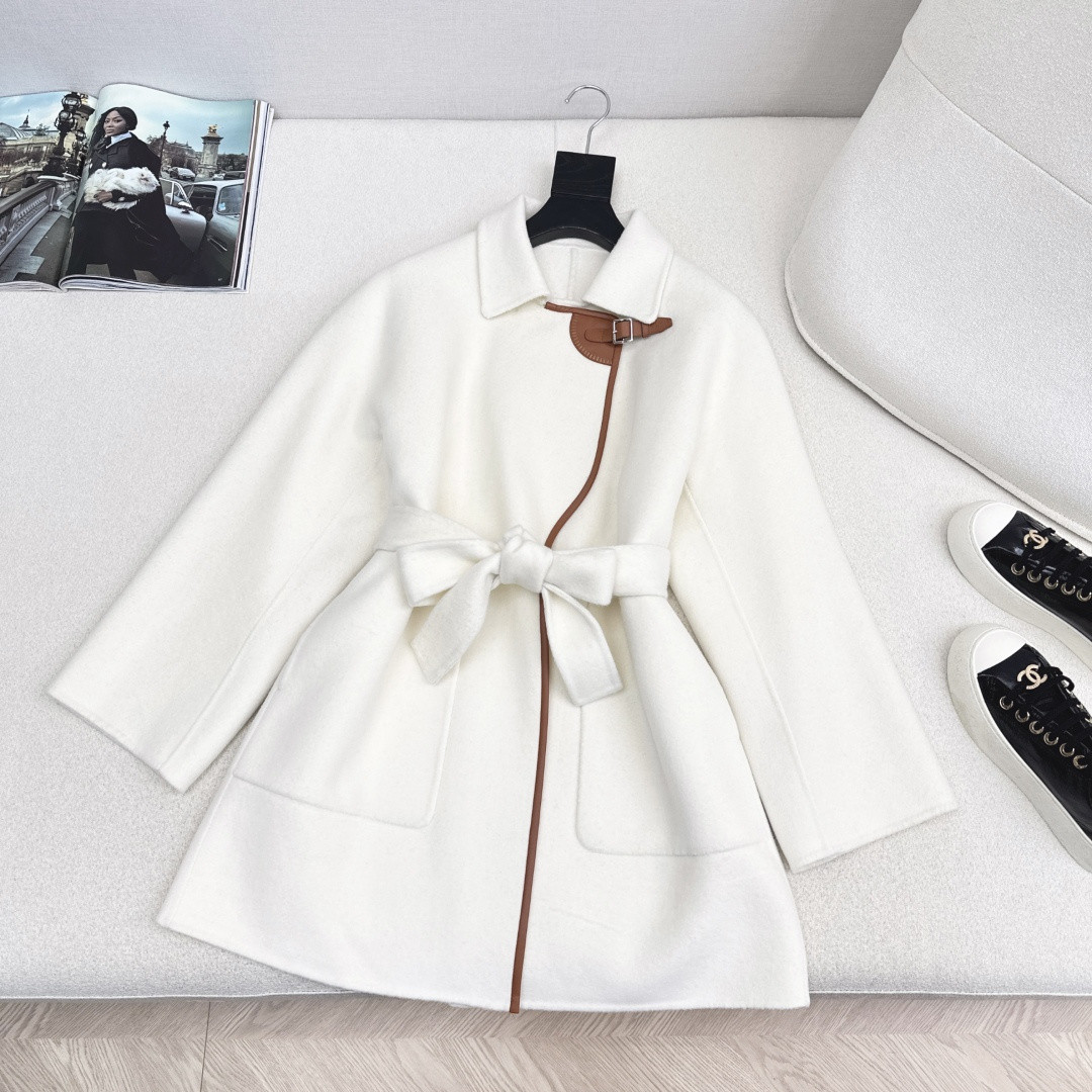 Her 25Ss————秋冬最新款本季必入高智感翻领大衣🖤秋冬新品叠搭神器 纯手工制作双面尼面料 拼接百