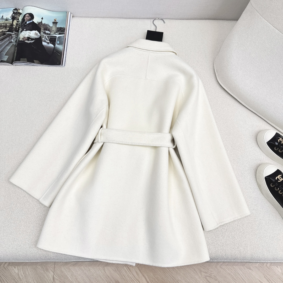 Her 25Ss————秋冬最新款本季必入高智感翻领大衣🖤秋冬新品叠搭神器 纯手工制作双面尼面料 拼接百