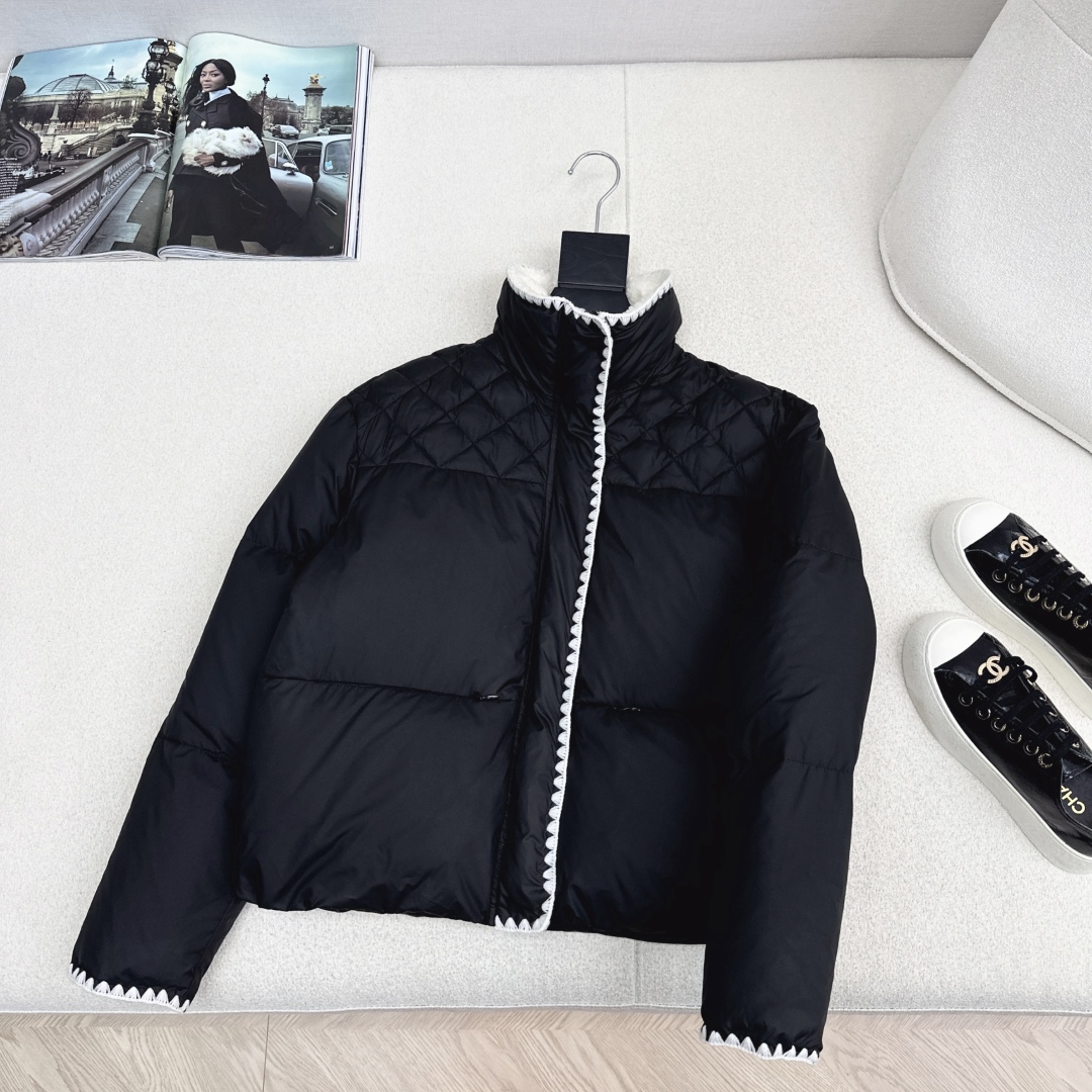 C家 25Ss———秋冬最新款小香风穿搭立领羽绒服 🖤撞色边工艺打造 面包服版型设计上身又A又飒 国标羽