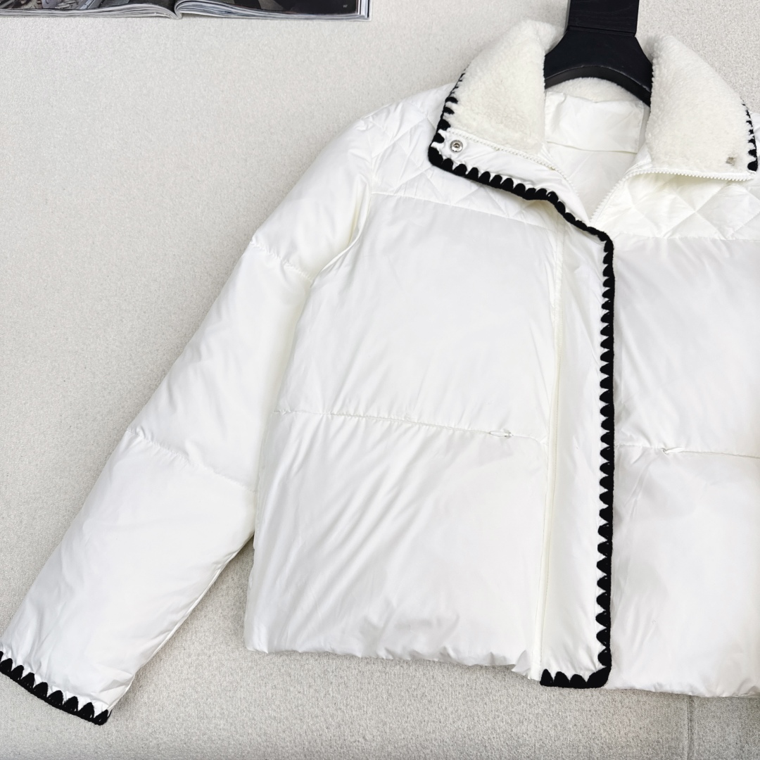 C家 25Ss———秋冬最新款小香风穿搭立领羽绒服 🖤撞色边工艺打造 面包服版型设计上身又A又飒 国标羽