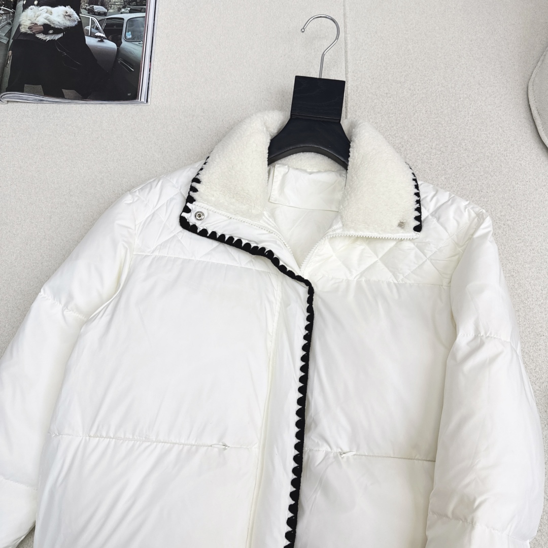 C家 25Ss———秋冬最新款小香风穿搭立领羽绒服 🖤撞色边工艺打造 面包服版型设计上身又A又飒 国标羽