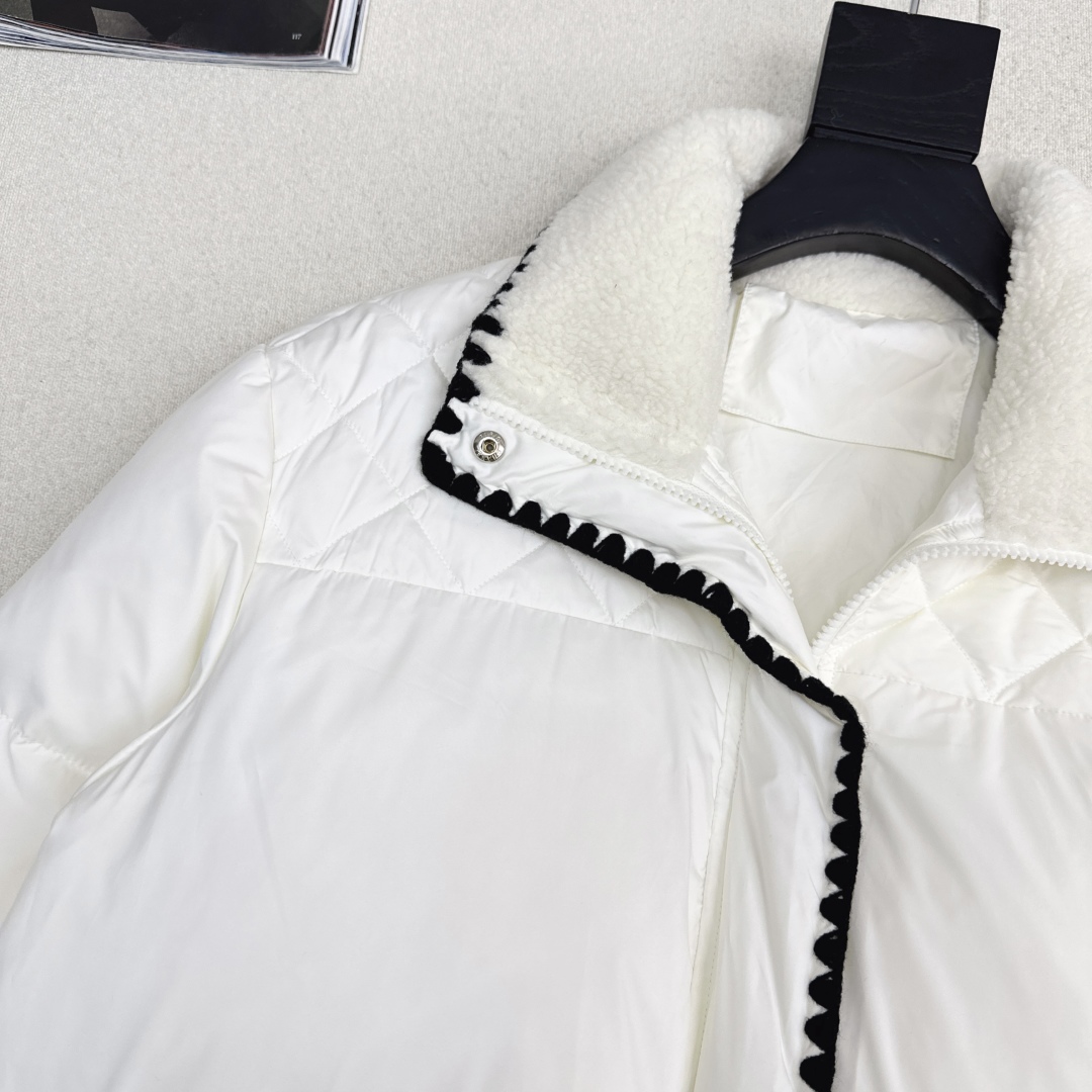 C家 25Ss———秋冬最新款小香风穿搭立领羽绒服 🖤撞色边工艺打造 面包服版型设计上身又A又飒 国标羽