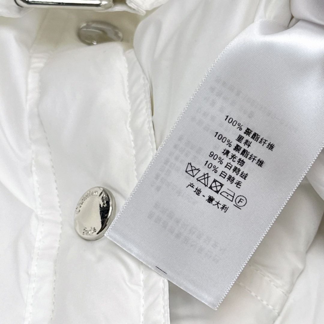 独家款～CD 25Ss———秋冬最新款翻领简约收腰羽绒服 🖤经典的双口袋设计+H版型剪裁 搭配腰带收腰凹