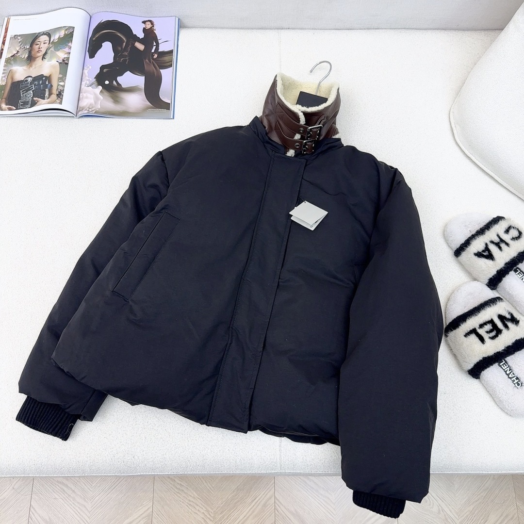 爆款推荐 原单品质 loe 25Ss———秋冬新款拼羊羔毛领面包羽绒服外套💛 超可爱宽松气球廓形 版型绝