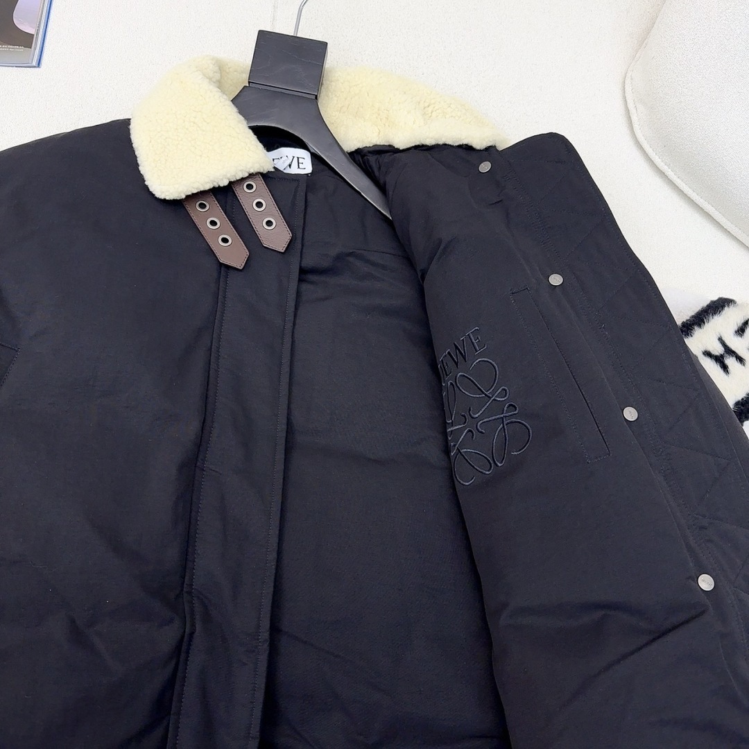 爆款推荐 原单品质 loe 25Ss———秋冬新款拼羊羔毛领面包羽绒服外套💛 超可爱宽松气球廓形 版型绝