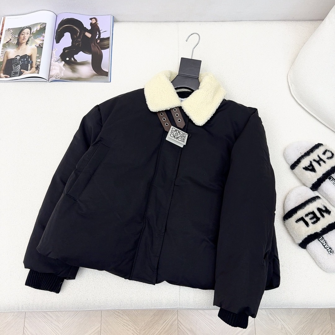 爆款推荐 原单品质 loe 25Ss———秋冬新款拼羊羔毛领面包羽绒服外套💛 超可爱宽松气球廓形 版型绝