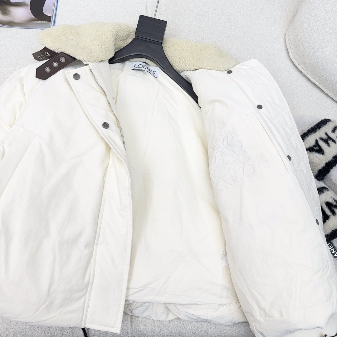 爆款推荐 原单品质 loe 25Ss———秋冬新款拼羊羔毛领面包羽绒服外套💛 超可爱宽松气球廓形 版型绝