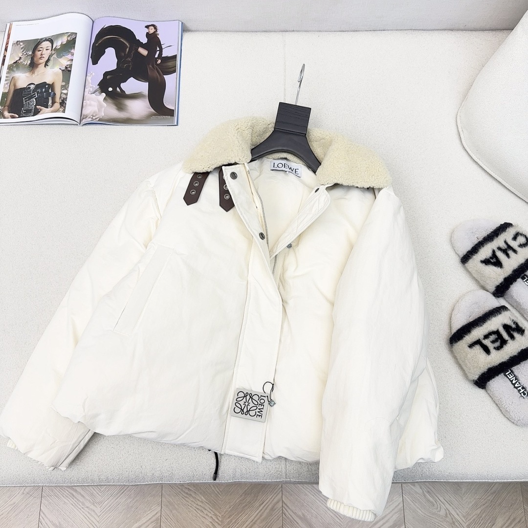 爆款推荐 原单品质 loe 25Ss———秋冬新款拼羊羔毛领面包羽绒服外套💛 超可爱宽松气球廓形 版型绝
