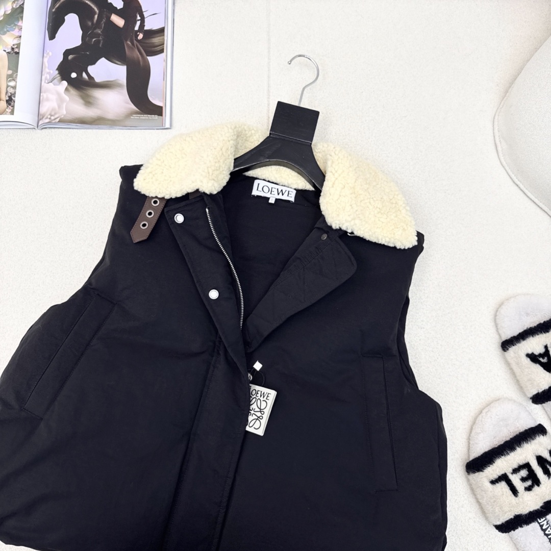 爆款推荐 原单品质 loe 25Ss———秋冬新款拼羊羔毛领面包羽绒服马甲💛 超可爱宽松气球廓形 版型绝