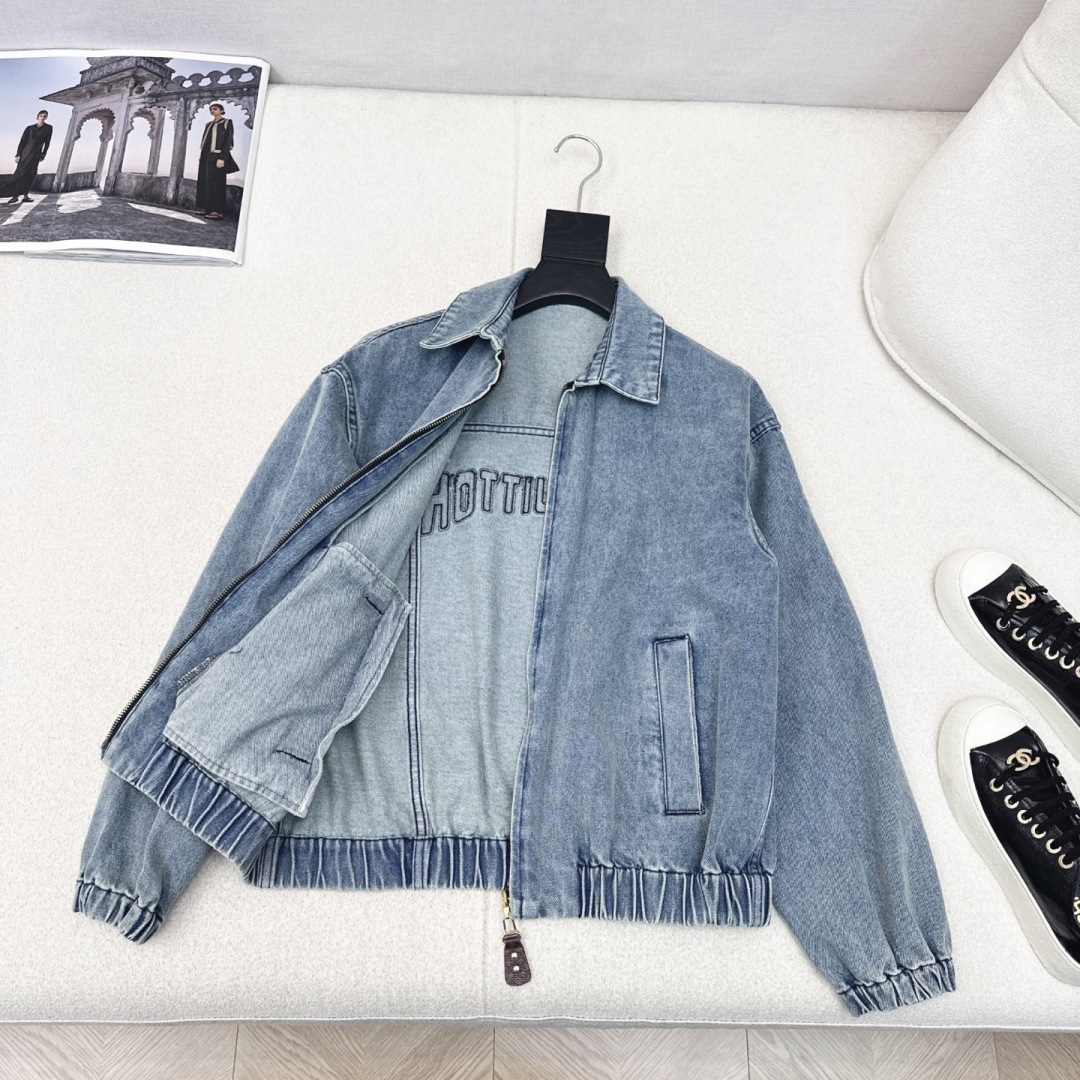 L家 25Ss————早秋最新款做旧宽松廓形牛仔外套 🩵干练飒气和休闲时髦都有 短款夹克版型剪裁 洗水是
