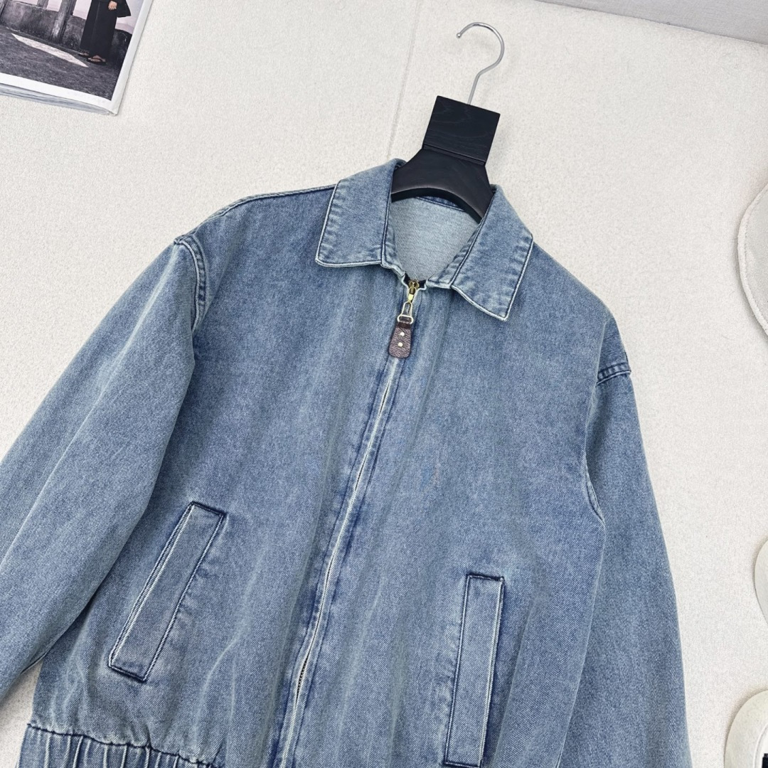 L家 25Ss————早秋最新款做旧宽松廓形牛仔外套 🩵干练飒气和休闲时髦都有 短款夹克版型剪裁 洗水是