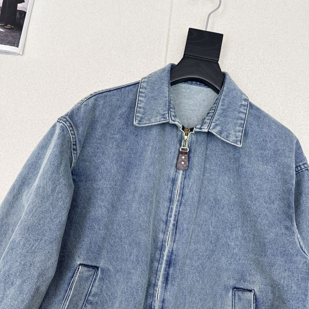 L家 25Ss————早秋最新款做旧宽松廓形牛仔外套 🩵干练飒气和休闲时髦都有 短款夹克版型剪裁 洗水是