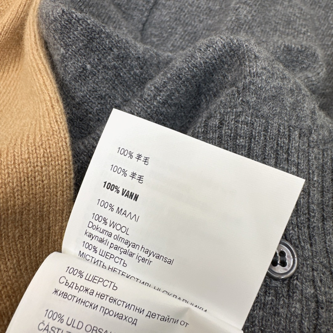 独家款～～Miu 25Ss————早秋最新款拼接条纹装饰针织开衫🤍温柔复古风～～经典小圆领休闲百搭 基础