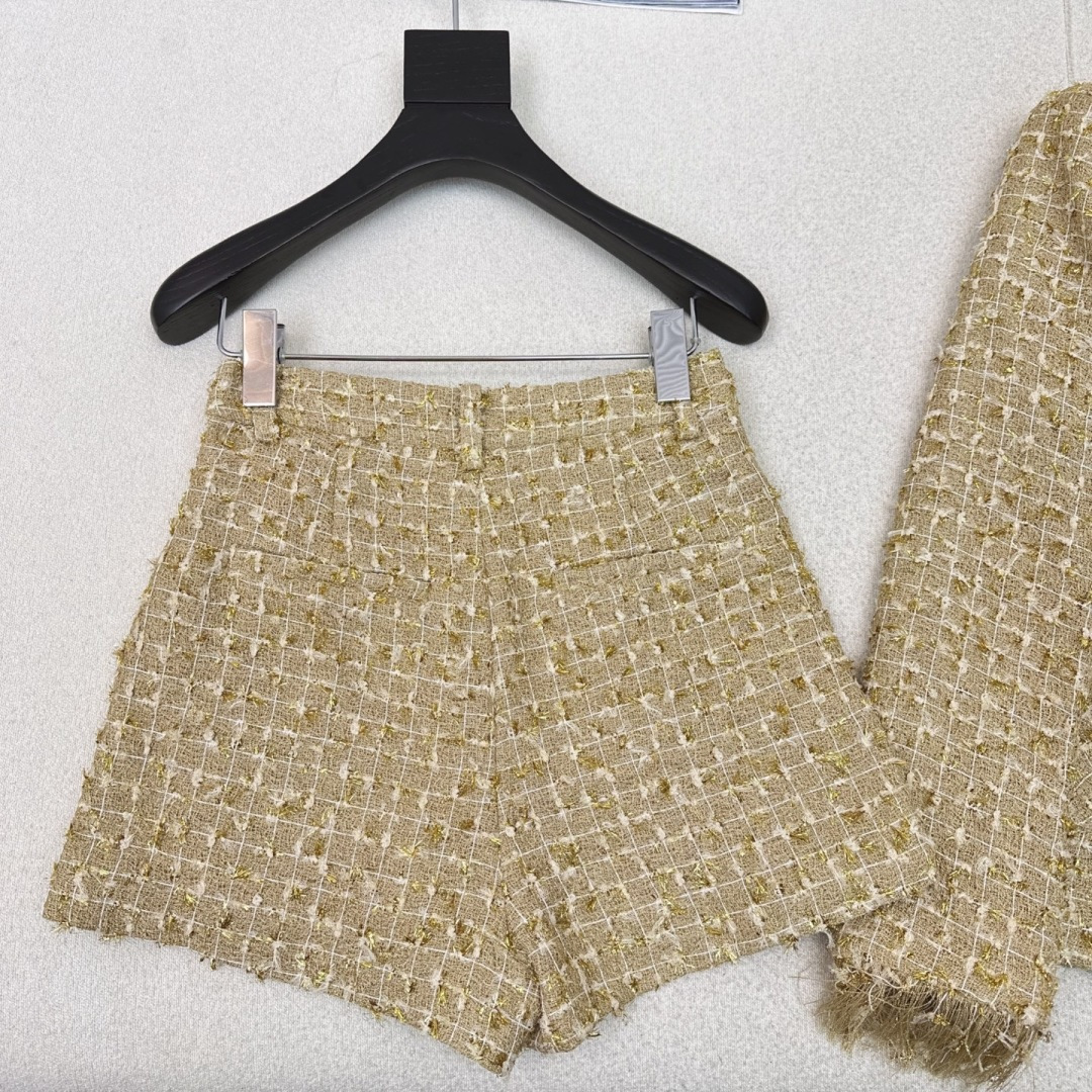 独家款～ C家 25Ss————秋冬最新款名媛风气质粗呢套装 💛敲有气场的一套 四口袋收腰编织外套+高腰