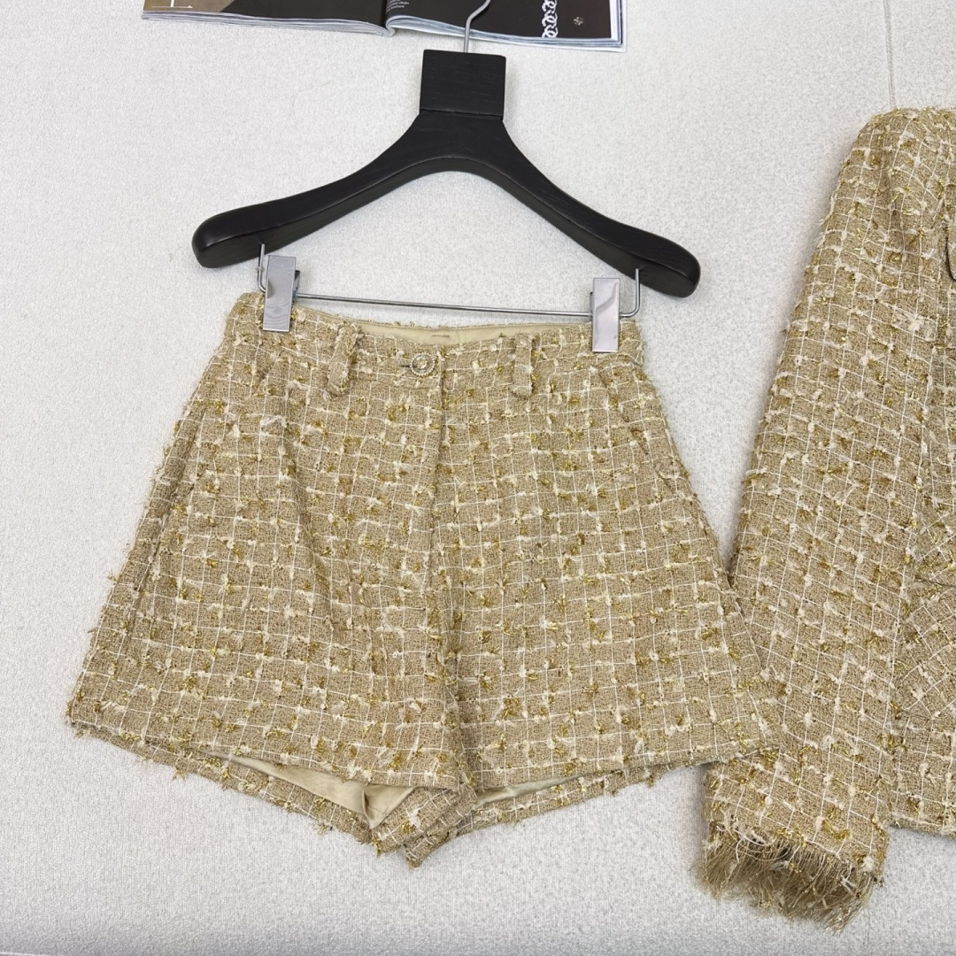 独家款～ C家 25Ss————秋冬最新款名媛风气质粗呢套装 💛敲有气场的一套 四口袋收腰编织外套+高腰